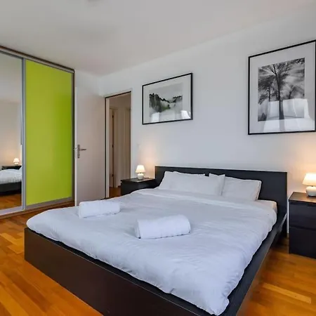Modern Spacious Flat With A Terrace And A Parking Prag Exterior foto