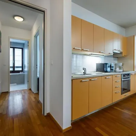 Modern Spacious Flat With A Terrace And A Parking Prag Exterior foto