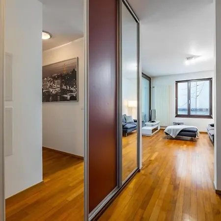 Modern Spacious Flat With A Terrace And A Parking Prag Exterior foto