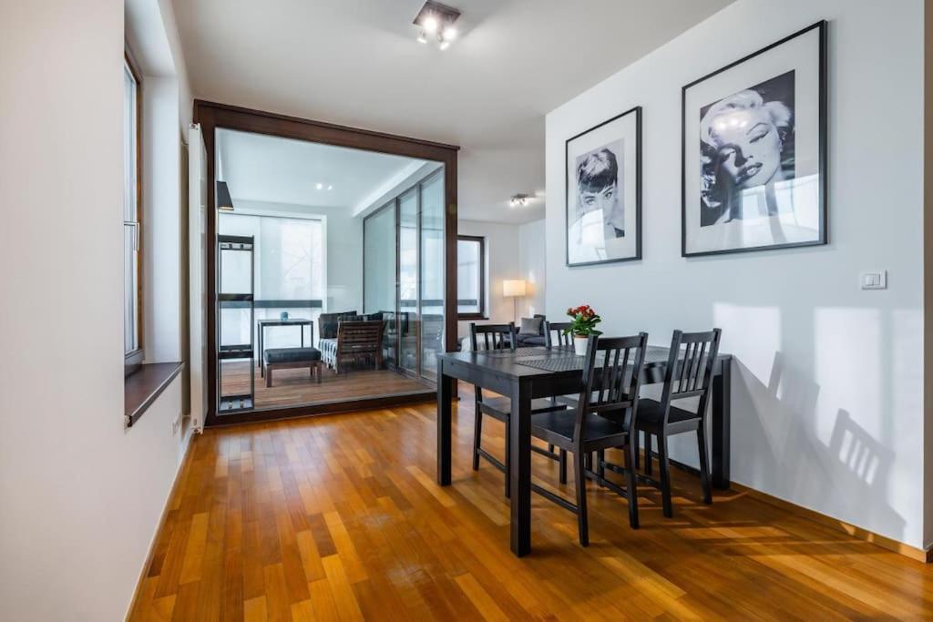 Modern Spacious Flat With A Terrace And A Parking Прага