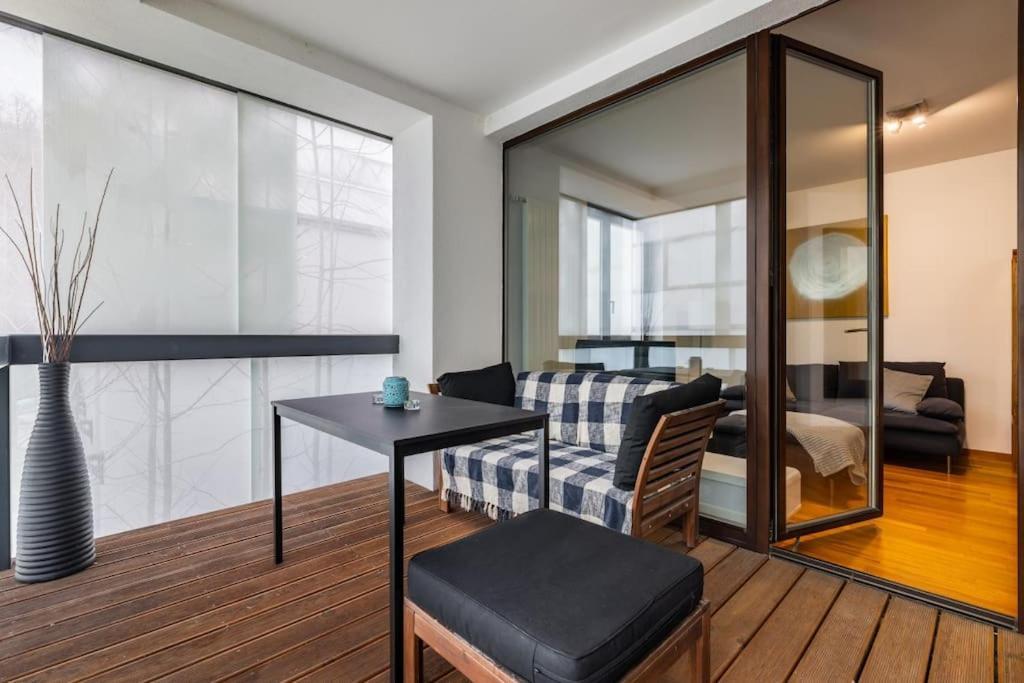 Modern Spacious Flat With A Terrace And A Parking * Прага