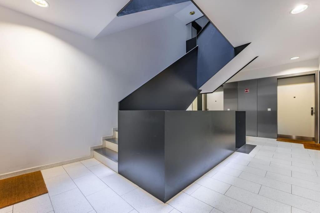 Апартаменты Modern Spacious Flat With A Terrace And A Parking *