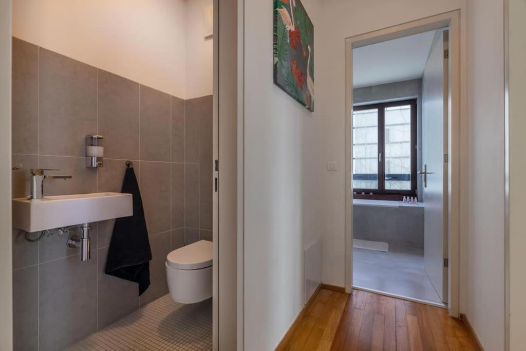 Апартаменты Modern Spacious Flat With A Terrace And A Parking